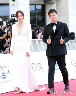 Im Yoon-ah feet photo thumbnail