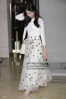 Im Yoon-ah feet photo thumbnail