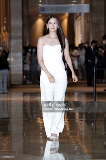 Im Yoon-ah feet photo thumbnail