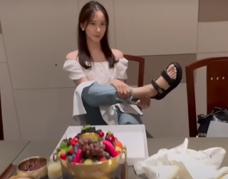 Im Yoon-ah feet photo thumbnail
