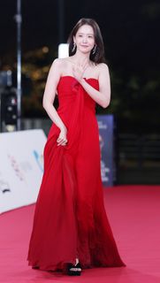 Im Yoon-ah feet photo 10