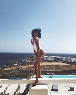 Imaan Hammam feet photo 17