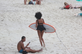 Imaan Hammam feet photo 8