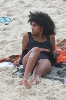Imaan Hammam feet photo 4