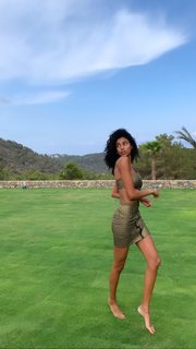 Imaan Hammam feet photo 14