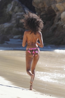 Imaan Hammam feet photo 18