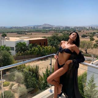 Imaan Hammam feet photo 4
