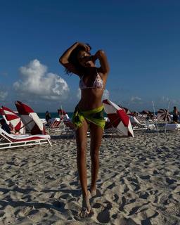Imaan Hammam feet photo 19