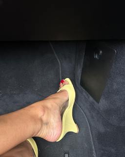 Imaan Hammam feet photo 12
