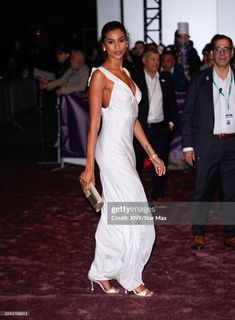 Imaan Hammam feet photo 13