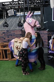 Imane 'Pokimane' Anys feet photo thumbnail