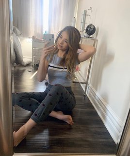 Imane Pokimane Anys feet photo thumbnail