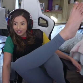 Imane Pokimane Anys feet photo thumbnail