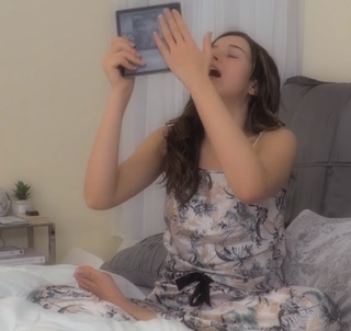 Imane Pokimane Anys feet photo thumbnail