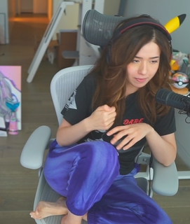 Imane Pokimane Anys feet photo thumbnail