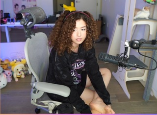 Imane Pokimane Anys feet photo thumbnail