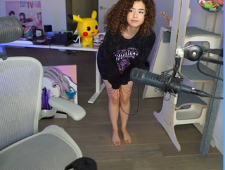 Imane Pokimane Anys feet photo thumbnail
