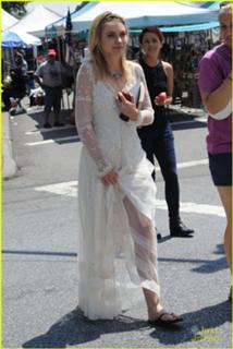 Imogen Poots feet photo thumbnail