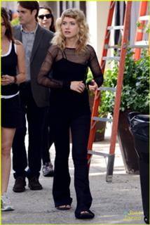 Imogen Poots feet photo thumbnail