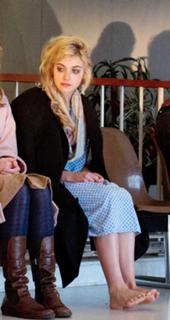 Imogen Poots feet photo thumbnail