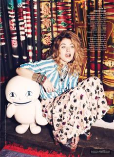 Imogen Poots feet photo thumbnail