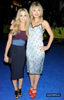 Imogen Poots feet photo thumbnail