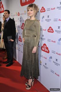 Imogen Poots feet photo thumbnail