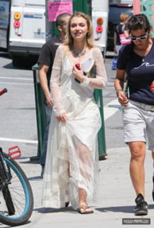Imogen Poots feet photo thumbnail