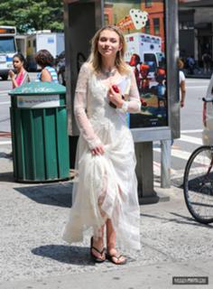 Imogen Poots feet photo thumbnail