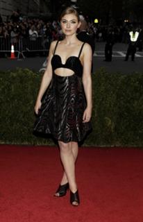 Imogen Poots feet photo thumbnail