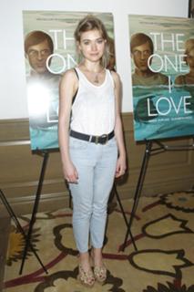 Imogen Poots feet photo thumbnail