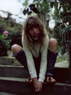 Imogen Poots feet photo thumbnail