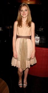 Imogen Poots feet photo thumbnail
