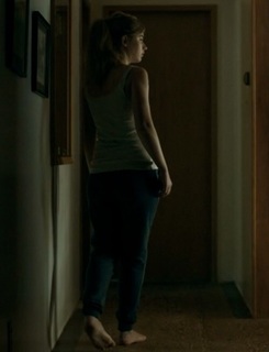 Imogen Poots feet photo thumbnail