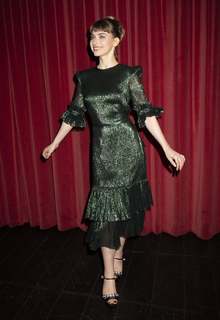 Imogen Poots feet photo thumbnail