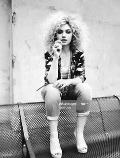 Imogen Poots feet photo thumbnail