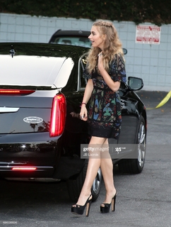 Imogen Poots feet photo thumbnail