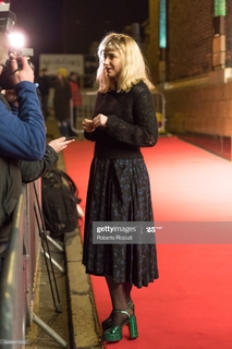Imogen Poots feet photo thumbnail