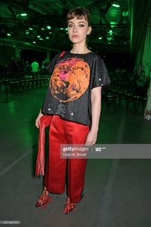 Imogen Poots feet photo thumbnail