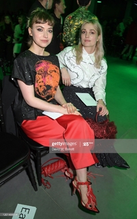 Imogen Poots feet photo thumbnail
