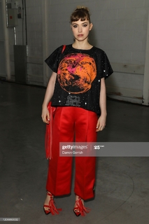 Imogen Poots feet photo thumbnail