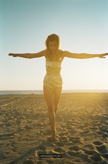 Imogen Poots feet photo thumbnail