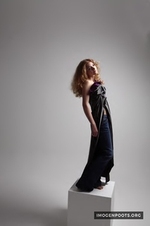 Imogen Poots feet photo thumbnail