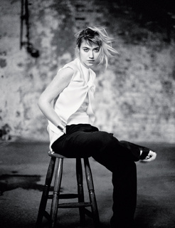Imogen Poots feet photo thumbnail