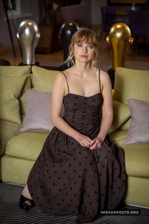 Imogen Poots feet photo thumbnail