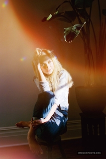 Imogen Poots feet photo thumbnail