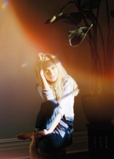 Imogen Poots feet photo thumbnail