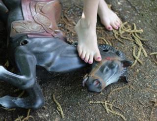 Imogen Rhiannon feet photo 11