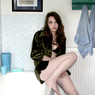 Imogen Rhiannon feet photo 15