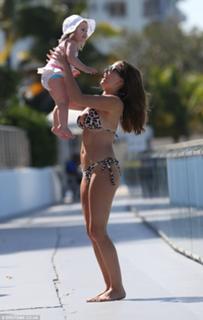 Imogen Thomas feet photo thumbnail